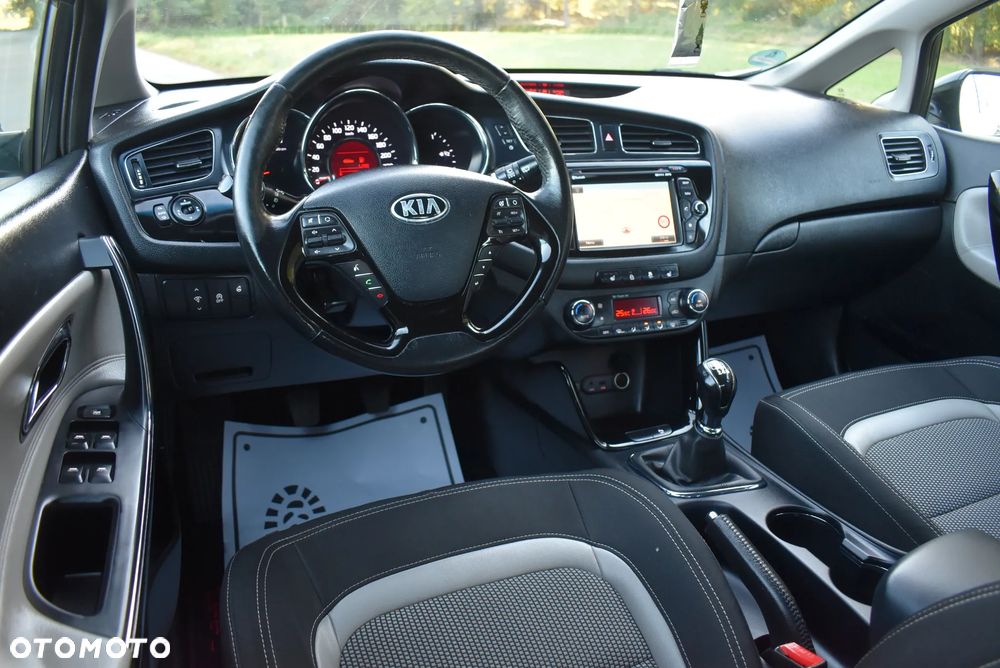 Hyundai i30 1.6 GDI Premium - 24