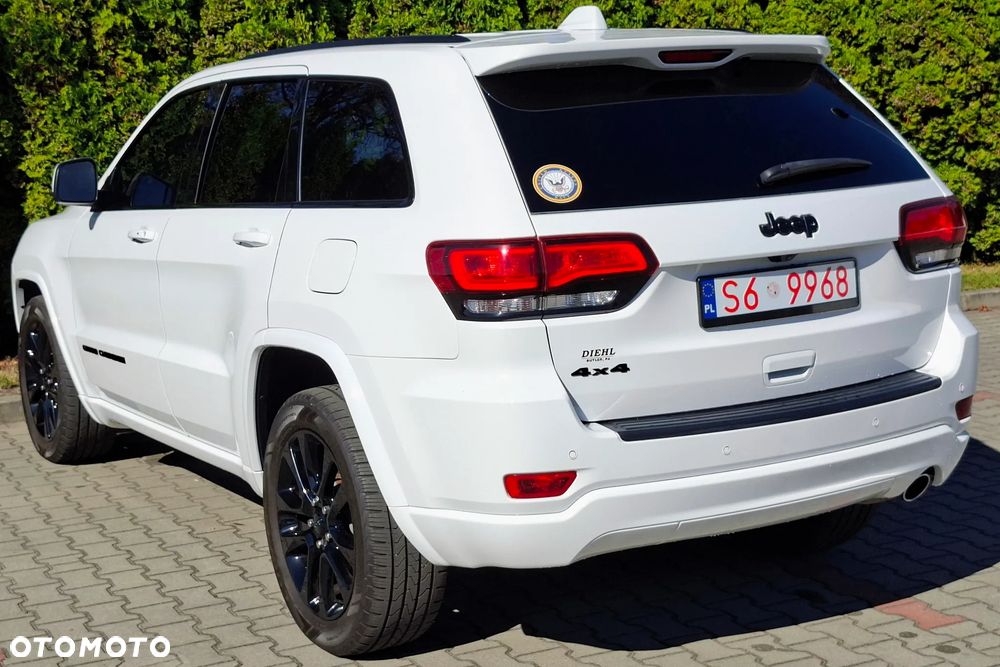 Jeep Grand Cherokee - 28
