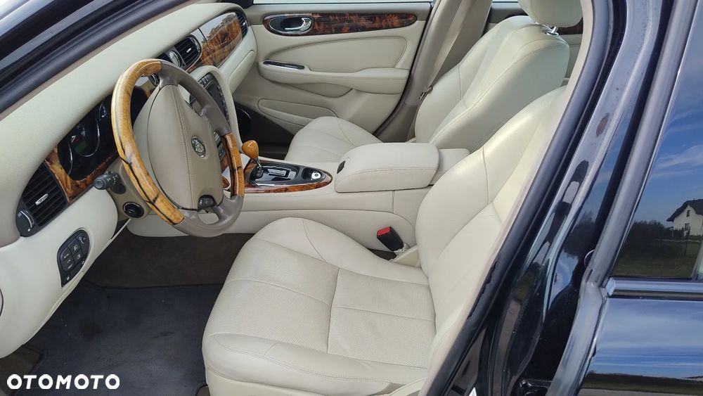 Jaguar XJ - 4