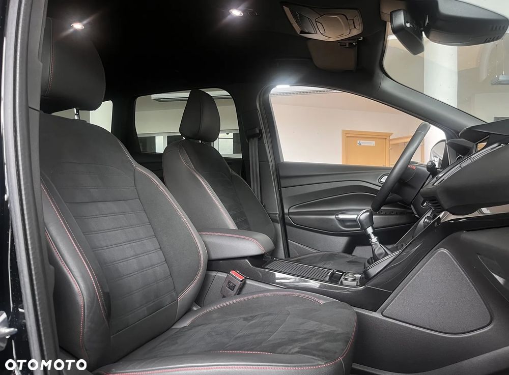 Ford Kuga 1.5 EcoBoost ST-LINE X - 24