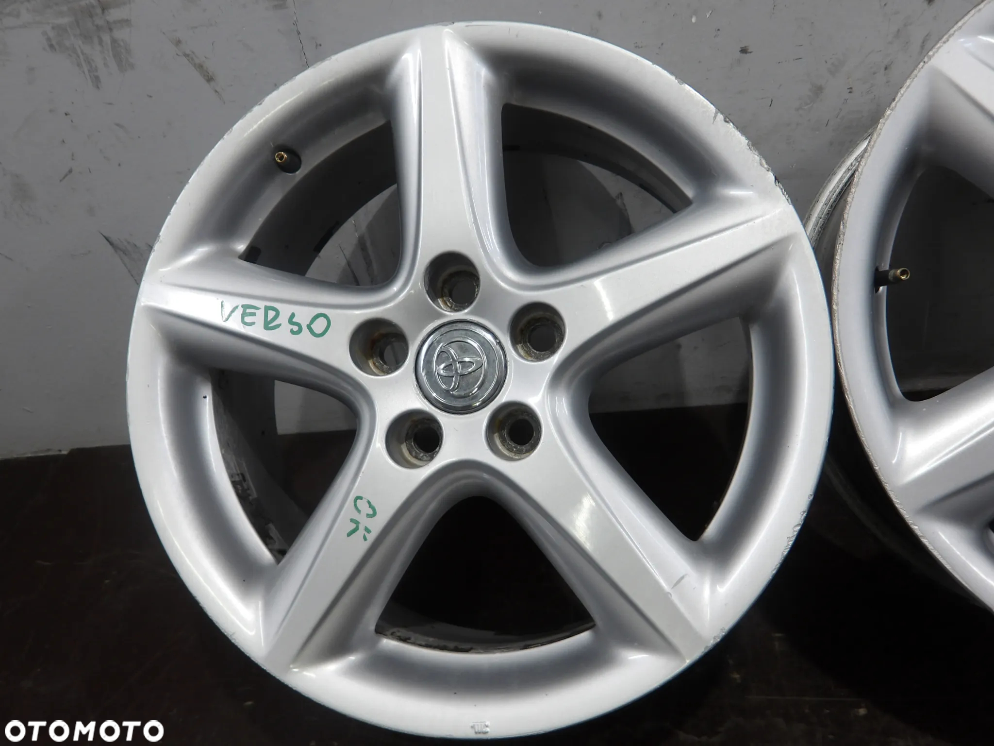 TOYOTA COROLLA VERSO 2.2D FELGI ALUMINIOWE ALUFELGI 5X114.3 7J ET45 R17 - 16