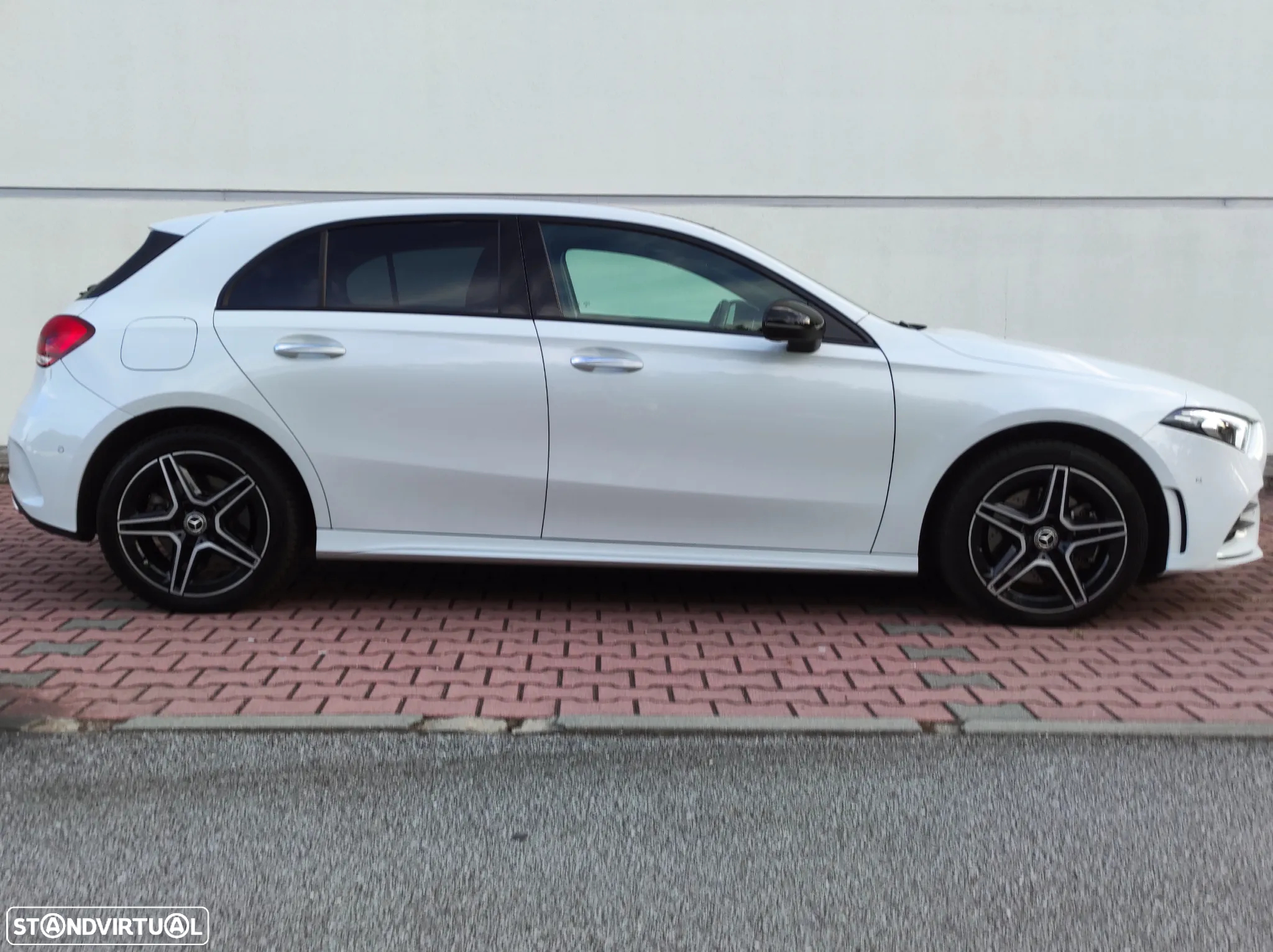Mercedes-Benz A 250 e AMG Line - 14