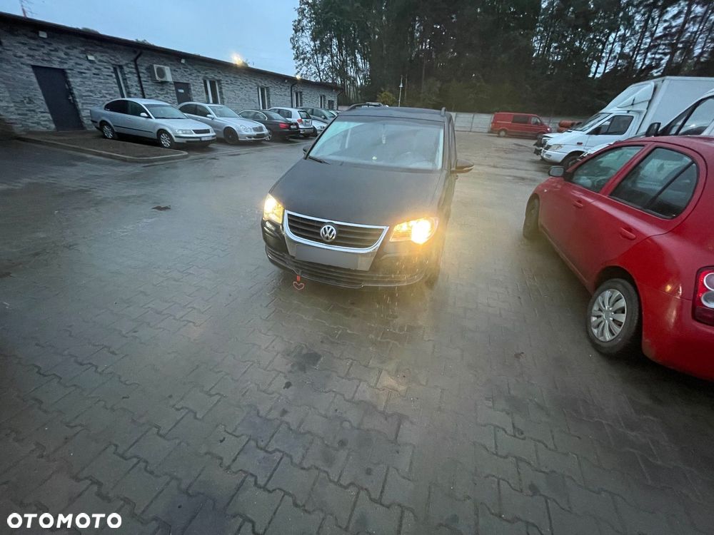 Volkswagen Touran - 38