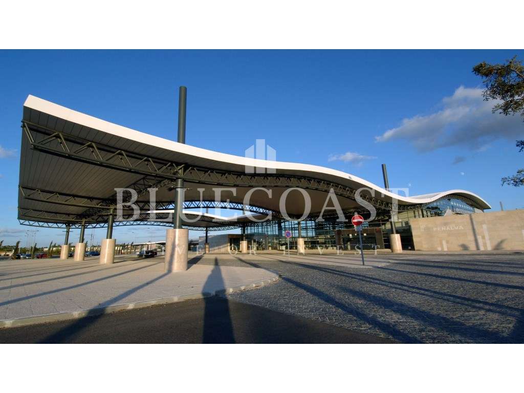 Ampla Moradia V4 Térrea - Ideal para Viver em Tranquilidade - Grande imagem: 5/10