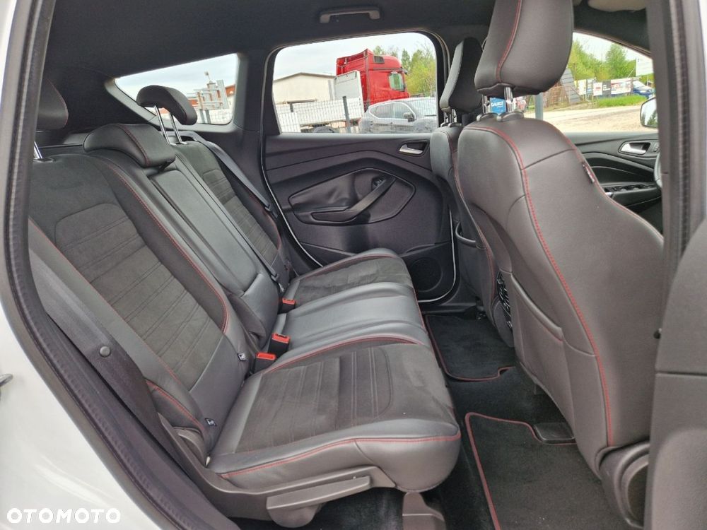 Ford Kuga 1.5 EcoBoost 2x4 ST-Line - 18