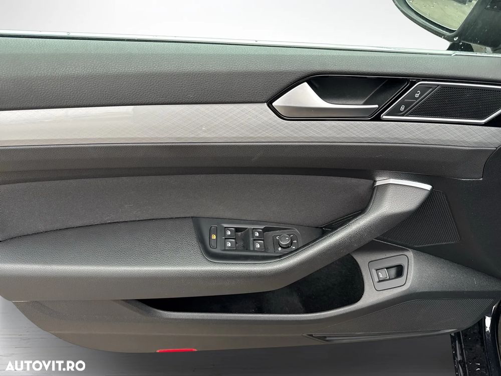 Volkswagen Passat Variant 2.0 TDI SCR DSG Business - 16