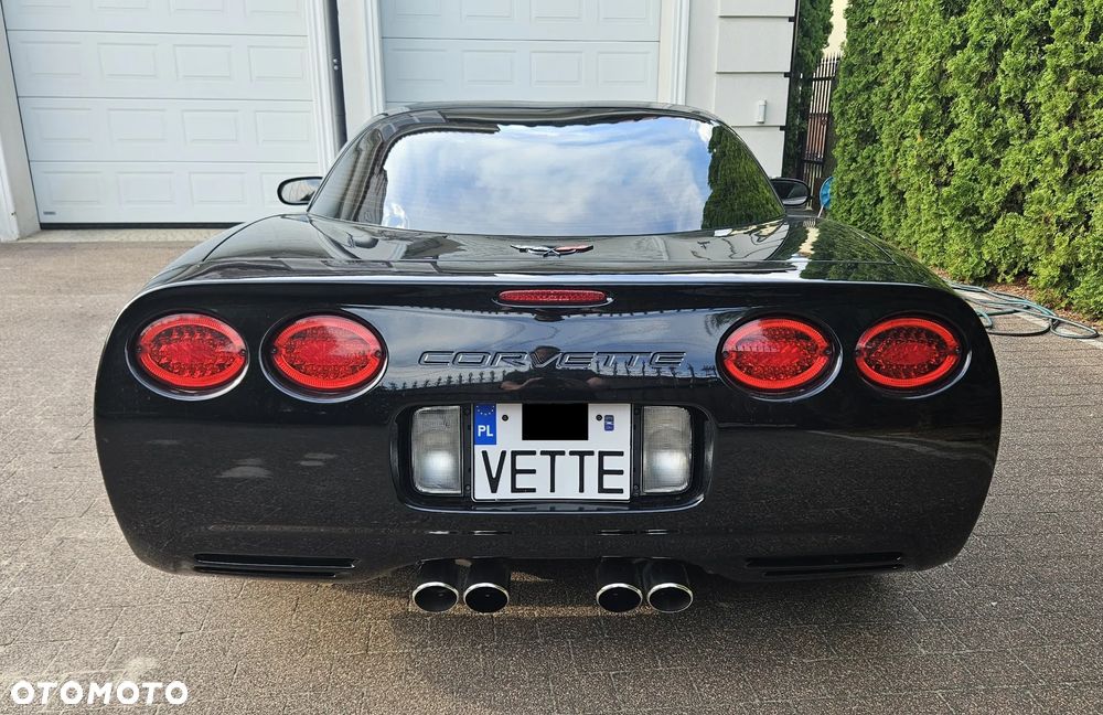 Chevrolet Corvette - 4