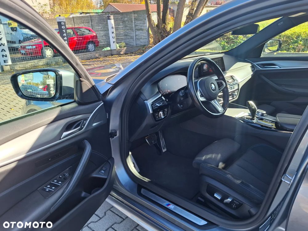 BMW Seria 5 520d xDrive M Sport Edition - 11