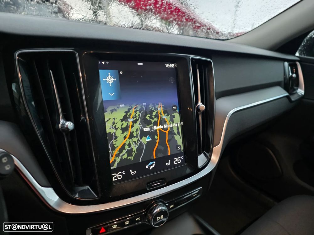 Volvo V60 2.0 D3 Momentum Geartronic - 20