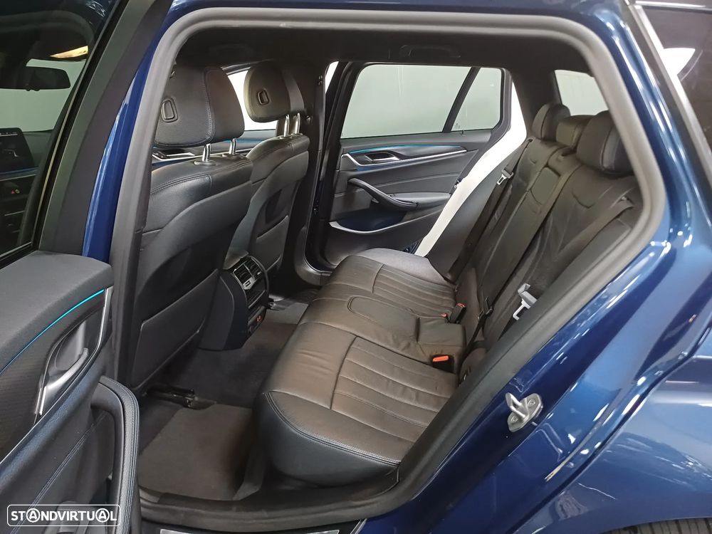 BMW 530 e Pack Desportivo M - 18