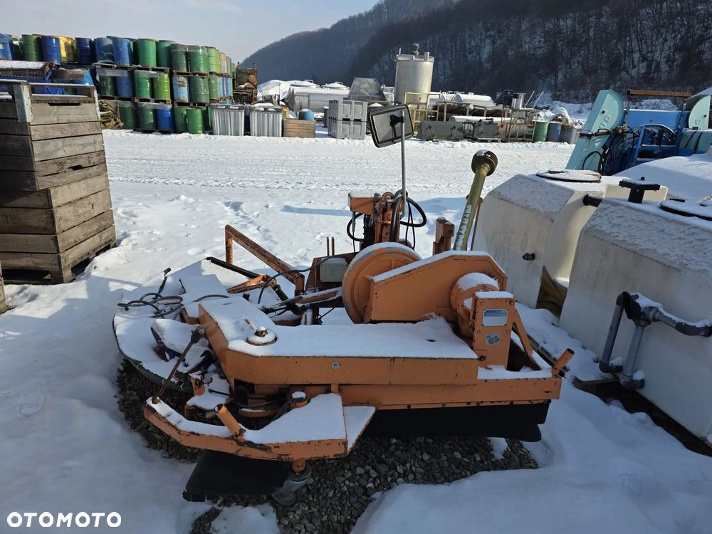 Mercedes-Benz UNIMOG - 8