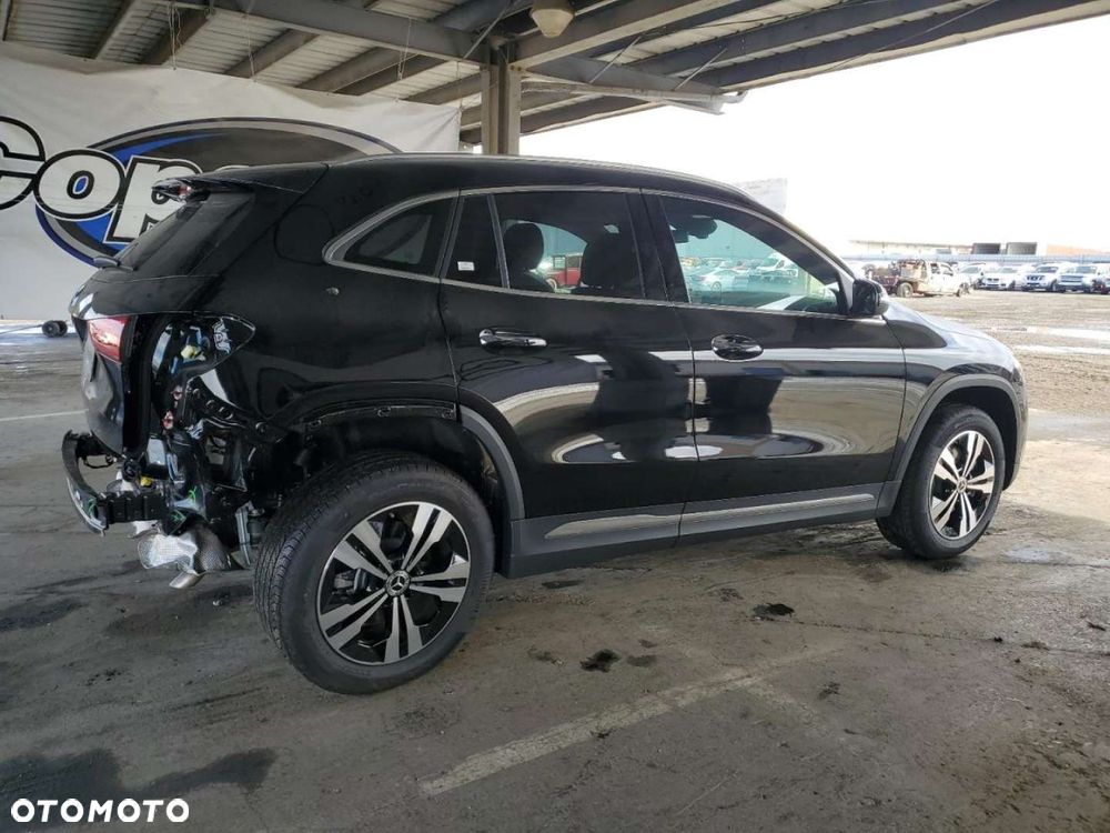 Mercedes-Benz GLA - 10