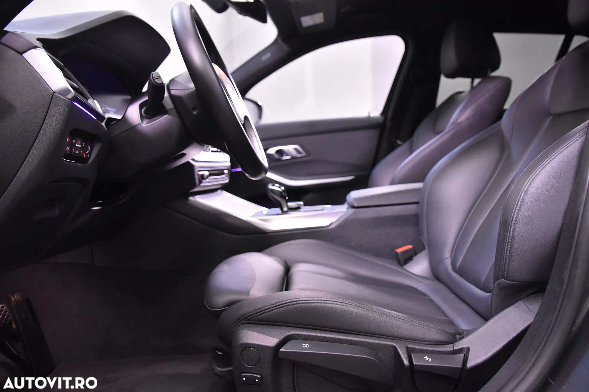 BMW Seria 3 320i Touring Aut. M Sport - 24