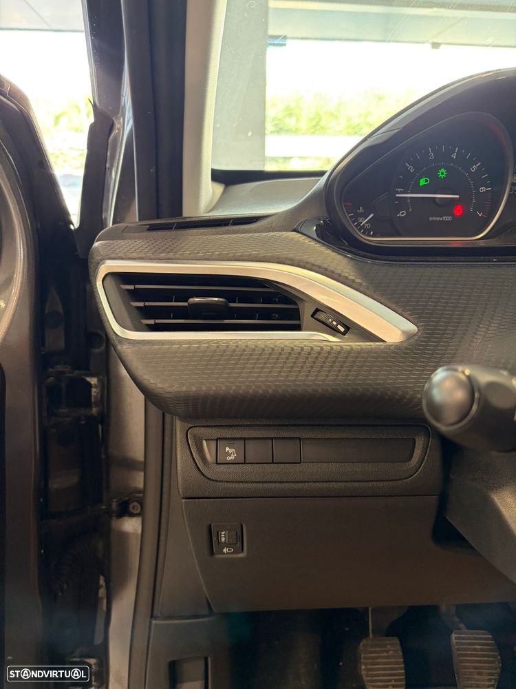 Peugeot 208 PureTech 82 Style - 26