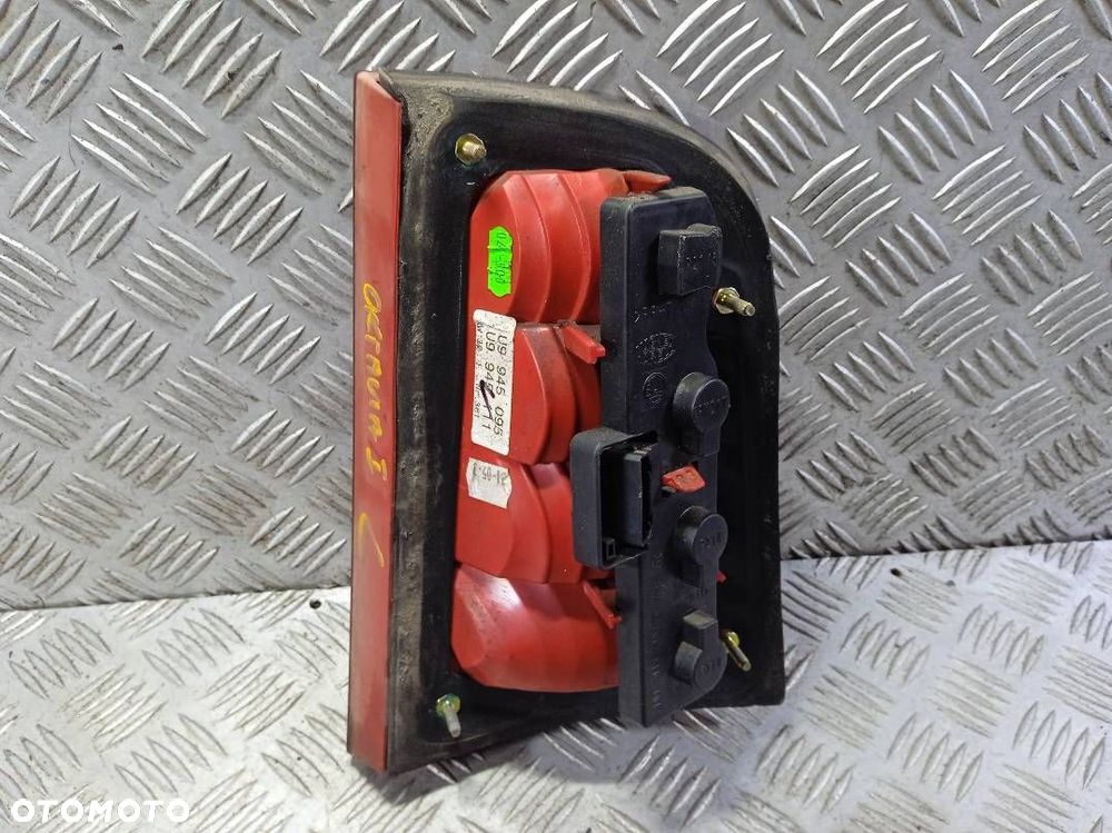 LAMPA LEWA TYLNA SKODA OCTAVIA 1 - 2