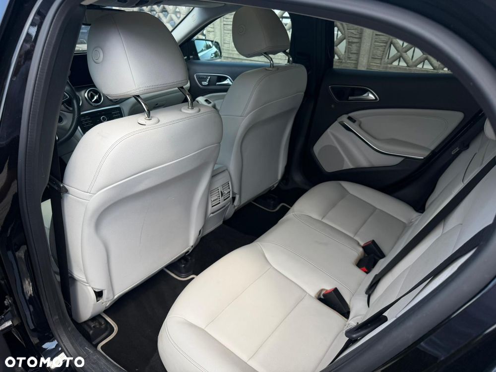 Mercedes-Benz GLA 250 4Matic 8G-DCT AMG Line - 19