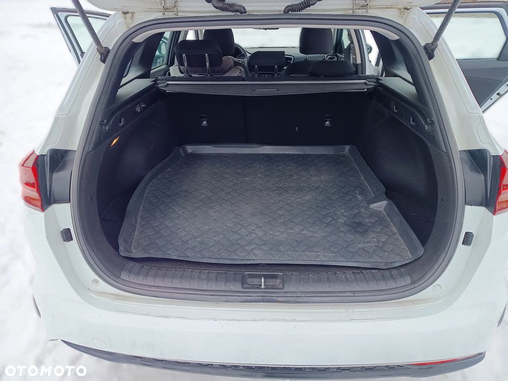 Kia Ceed 1.6 CRDi SCR M - 12