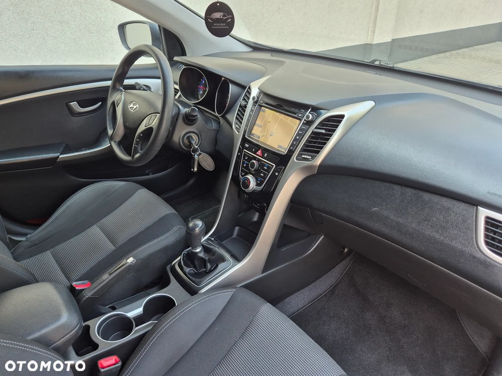 Hyundai i30 blue 1.4 Style - 16