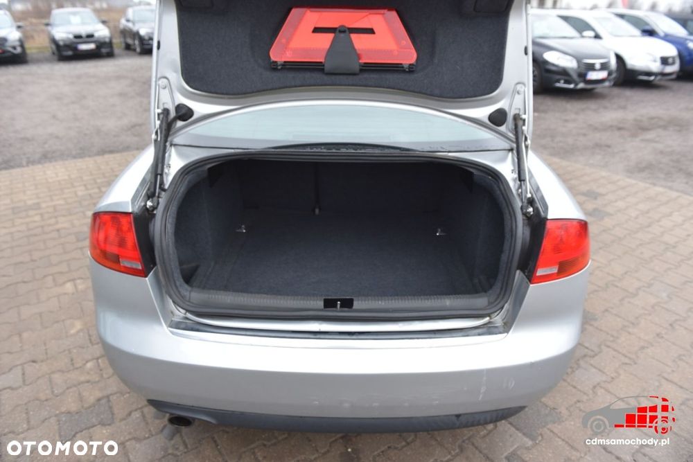 Audi A4 Limousine - 15