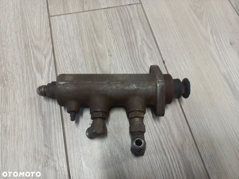 Pompka sprzęgłowa RENAULT ARES 540,550.610,620, massey ferguson 6120,6130,6140,6150,6160,6235,6245,6255,6260,3790407m2,7700043049 - 2