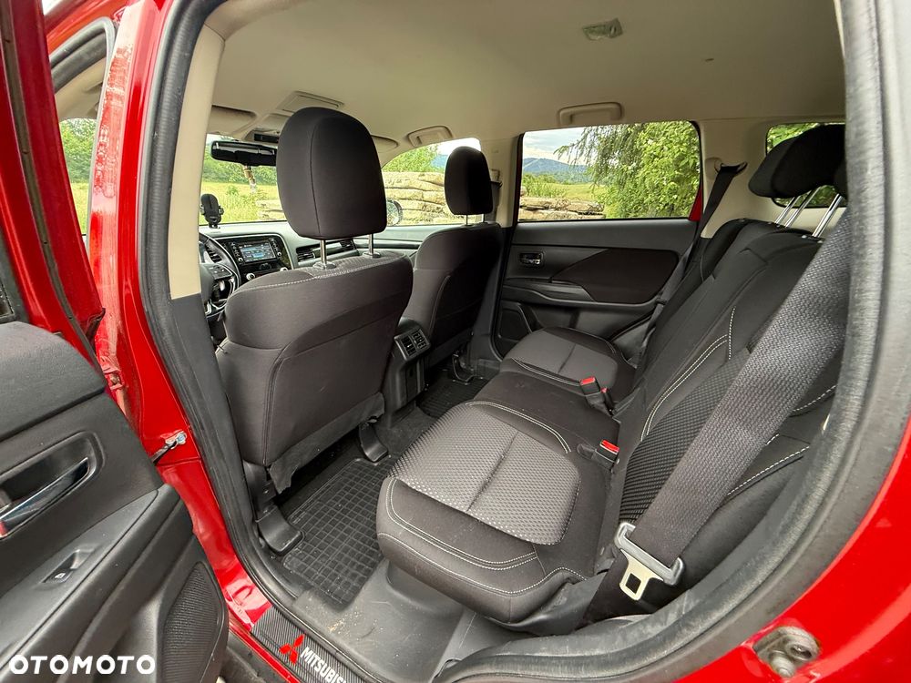 Mitsubishi Outlander 2.0 Intense + Navi 4WD CVT - 10