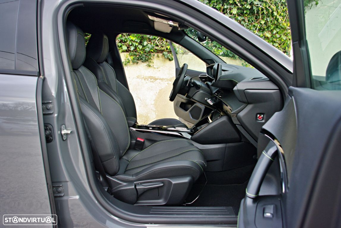 Peugeot 2008 1.2 PureTech GT Line EAT8 - 23