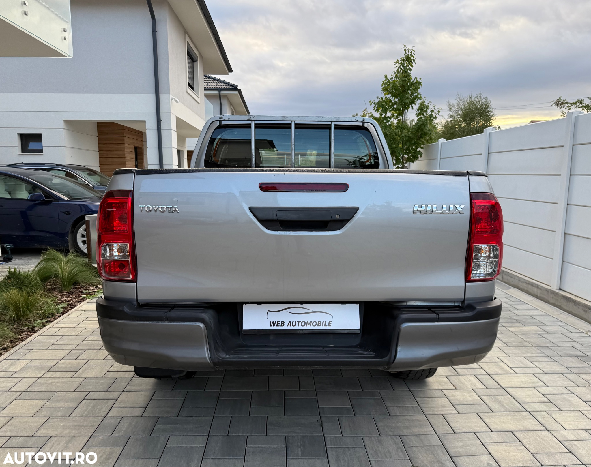 Toyota Hilux 4x4 Double Cab M/T Style - 4