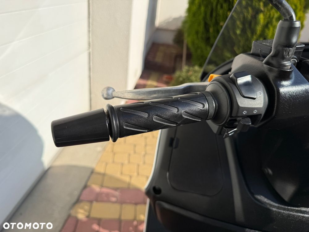 Suzuki Burgman - 8