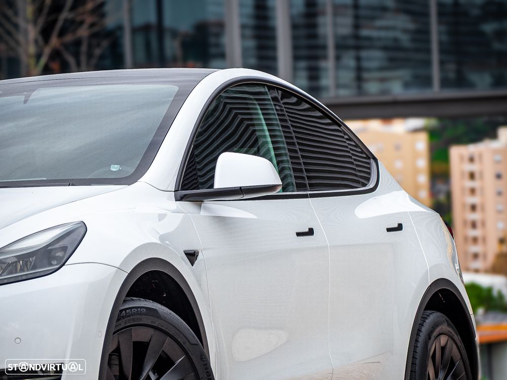 Tesla Model Y Long Range Dual Motor AWD - 4