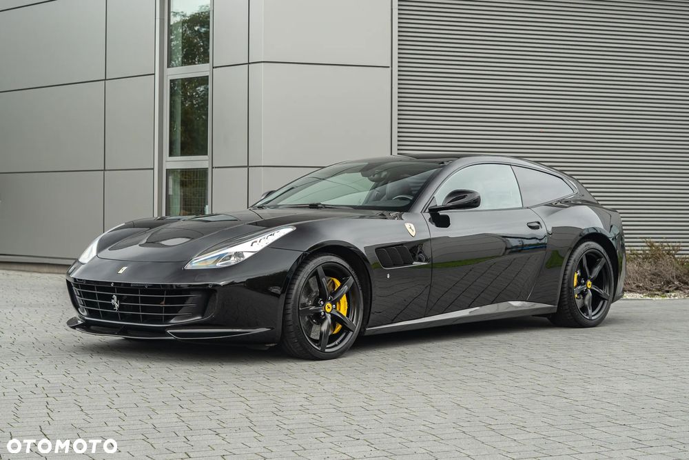 Ferrari GTC4Lusso - 7