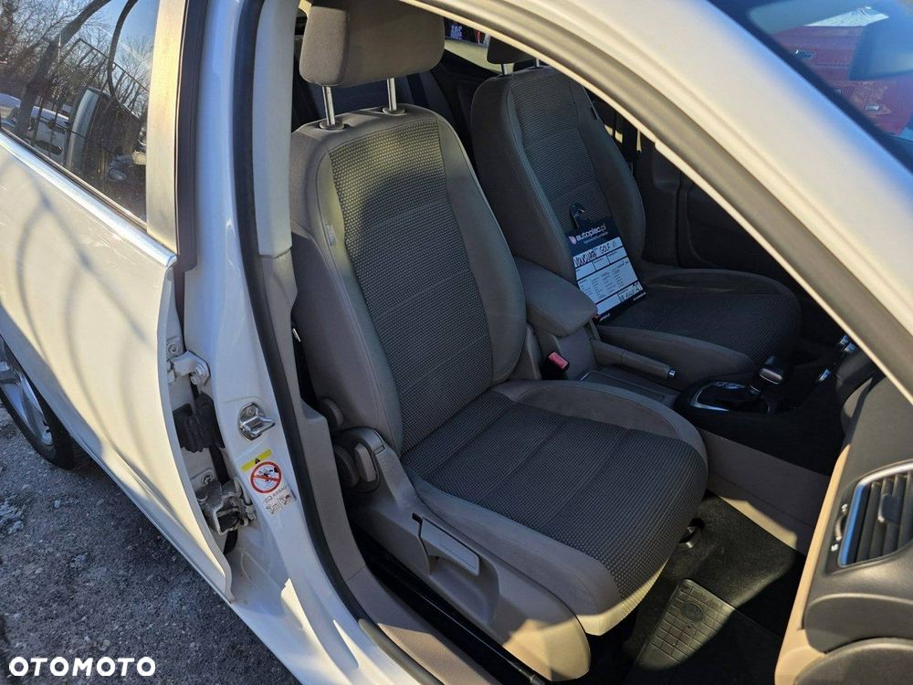 Volkswagen Golf 2.0 TDI DPF DSG Tour Edition - 28