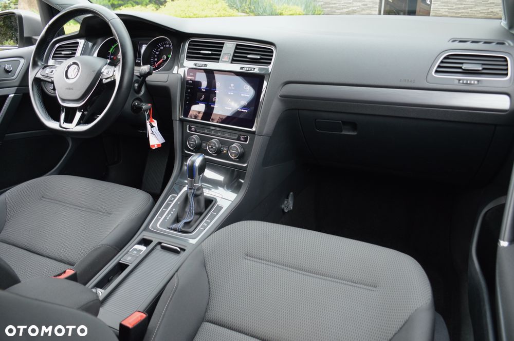 Volkswagen Golf - 24