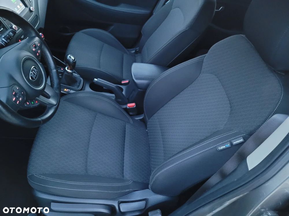 Kia Carens 2018 photo 4