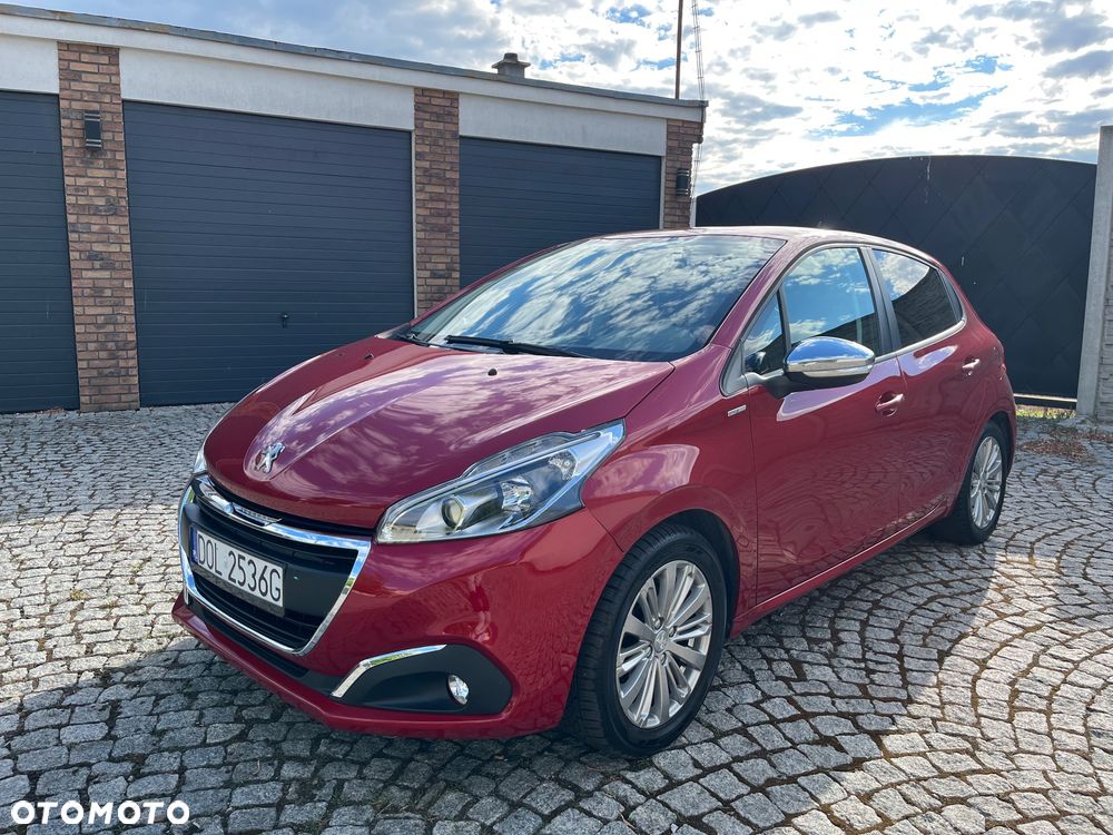 Peugeot 208 - 1