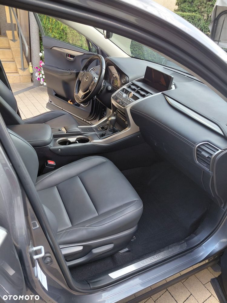 Lexus NX 300 F Impression AWD - 8