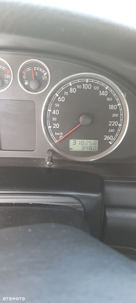 Volkswagen Passat - 8