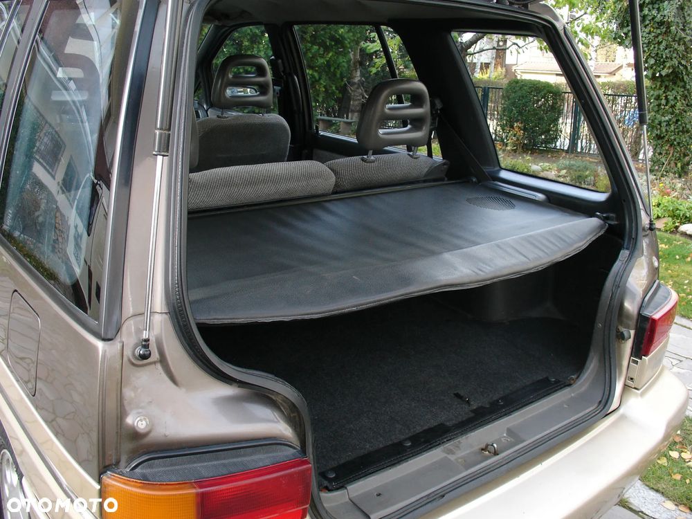 Nissan Prairie 2.0 SLX 5os - 23