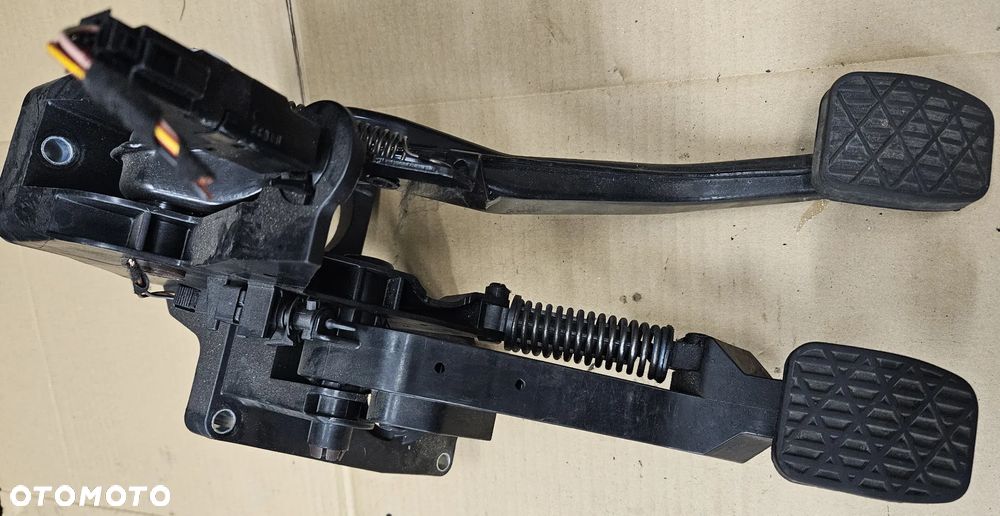 Mercedes W169 A pedał sprzęgła hamulca A 1692900701 - 1