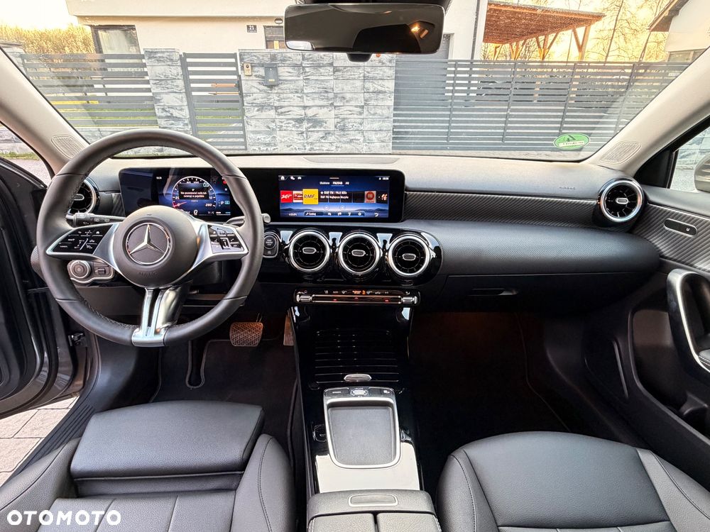 Mercedes-Benz Klasa A 180 7G-DCT Style - 17