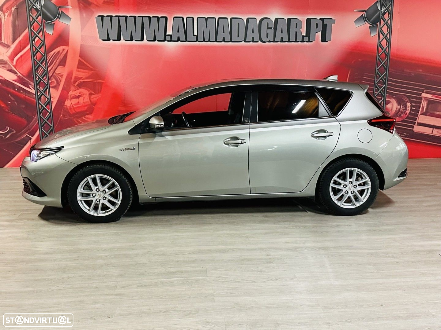 Toyota Auris 1.8 HSD Comfort +P.Sport+Navi - 2