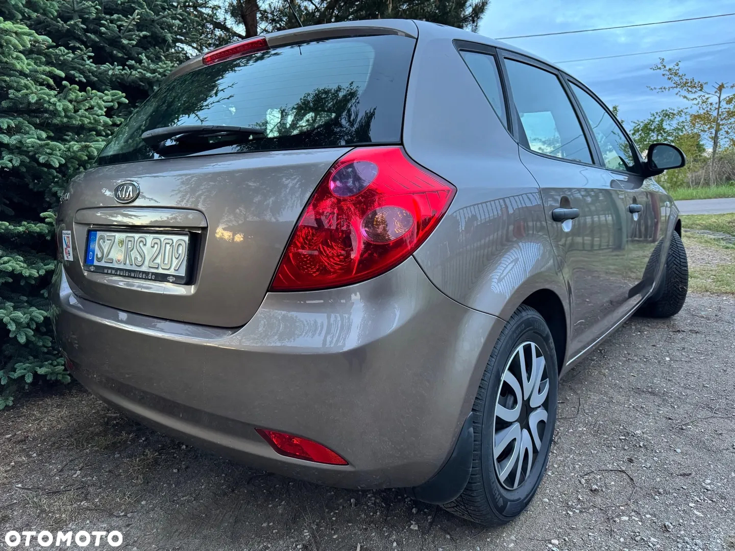 Kia Ceed - 4