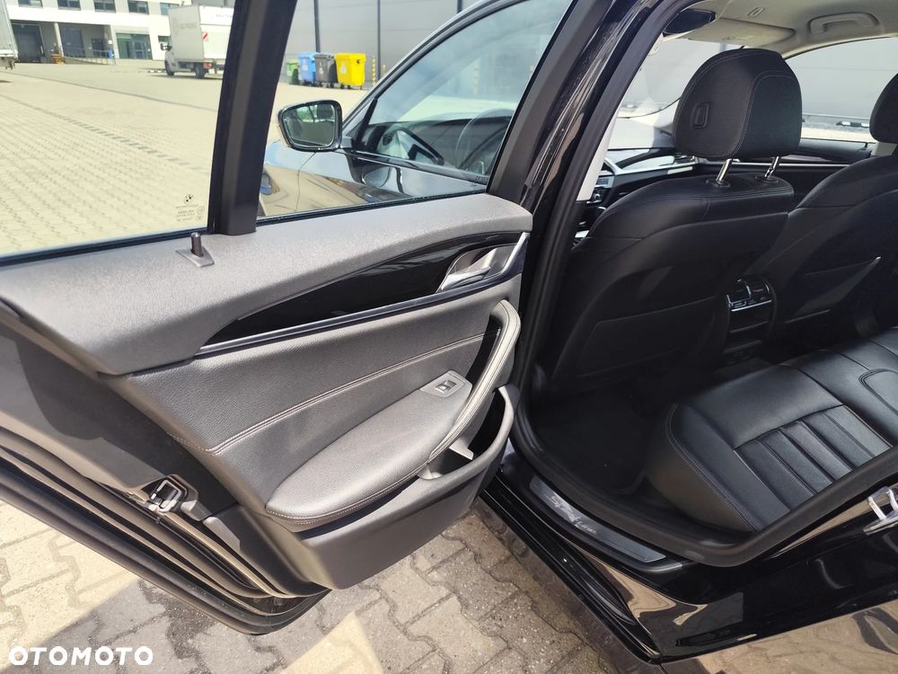BMW Seria 5 520d Sport Line sport - 17