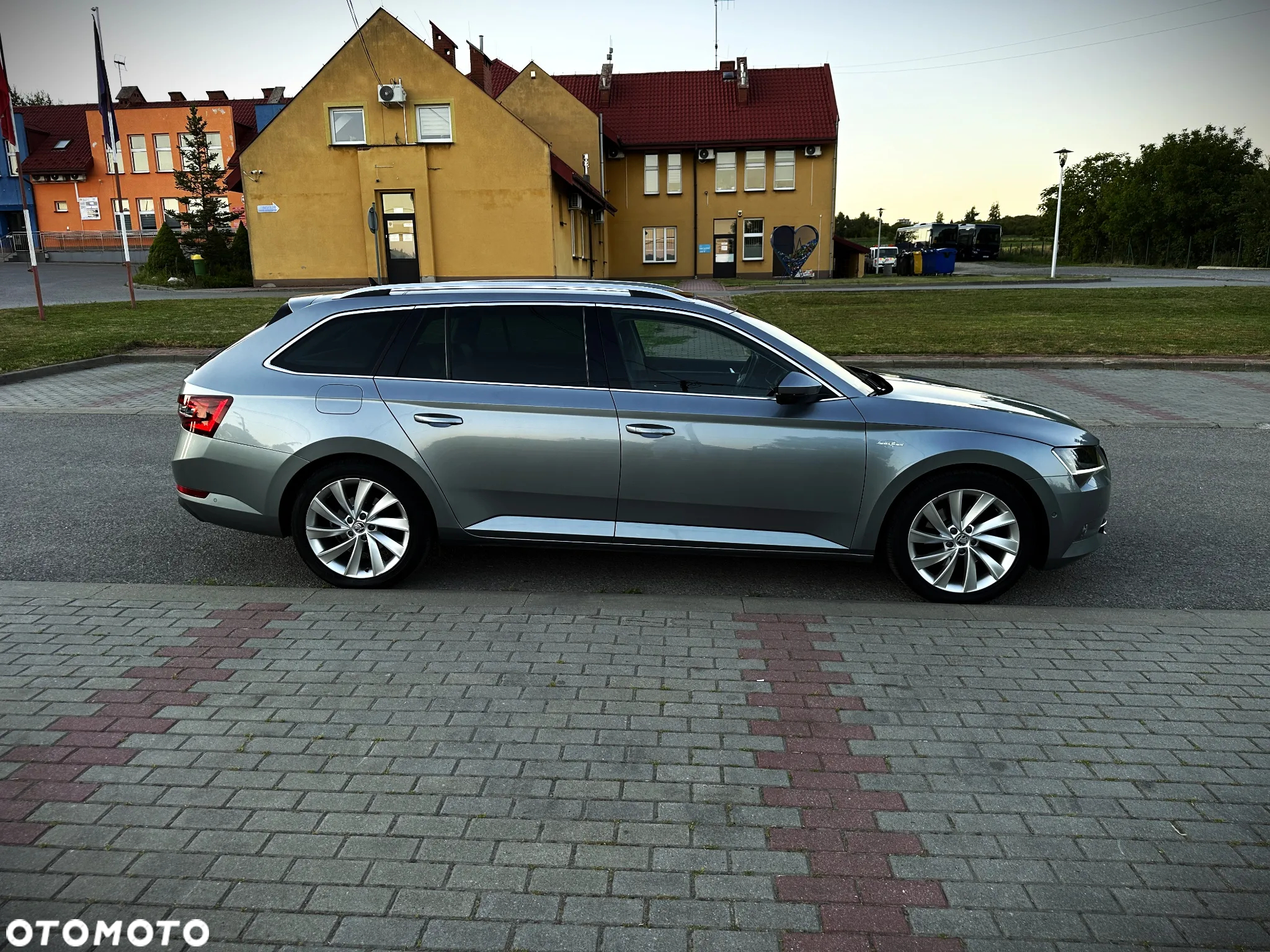 Skoda Superb Combi 2.0 TDI 4x4 DSG L&K - 24