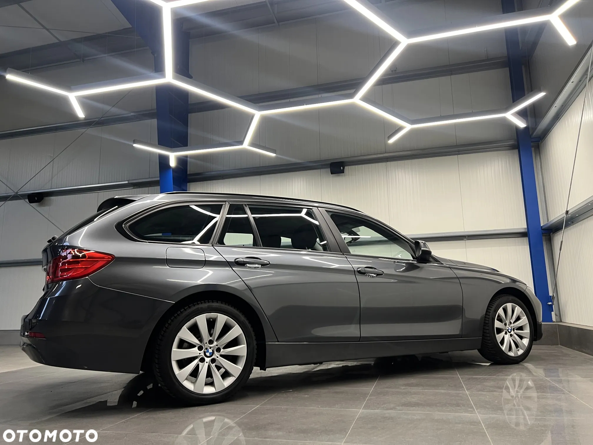 BMW Seria 3 318d DPF Touring - 18