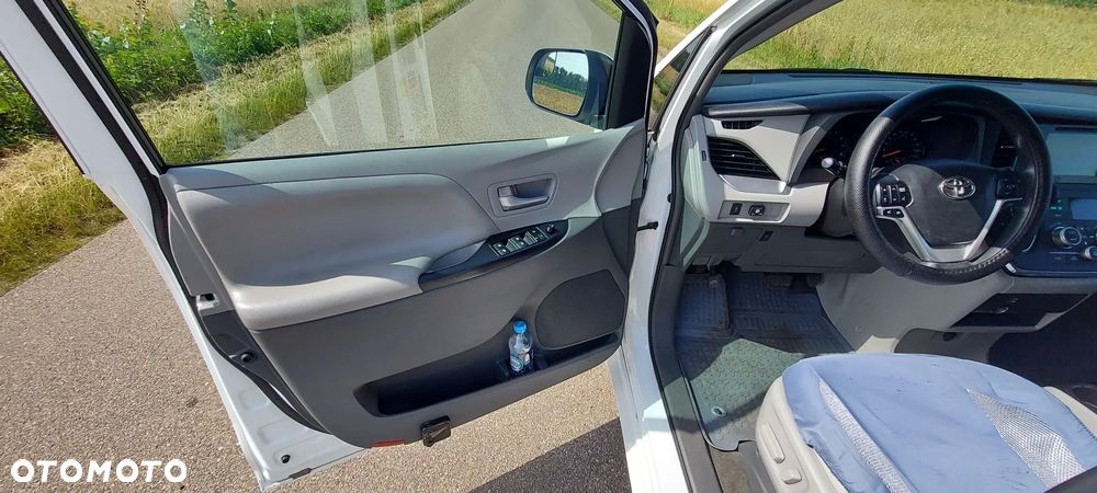 Toyota Sienna 3.5 V6 - 13