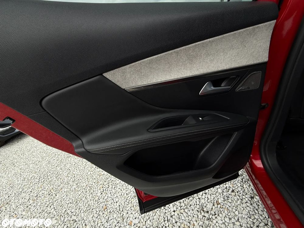 Peugeot 3008 Plug-In Hybrid 225 e-EAT8 GT - 33