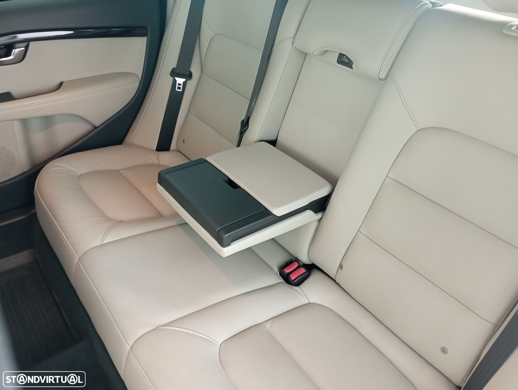 Volvo XC 70 2.0 D4 Momentum Geartronic - 18