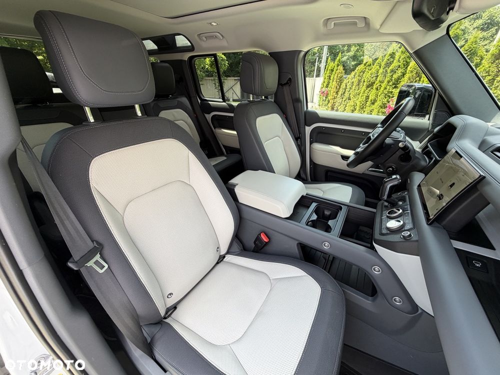 Land Rover Defender 3.0 D300 mHEV X-Dynamic HSE - 23