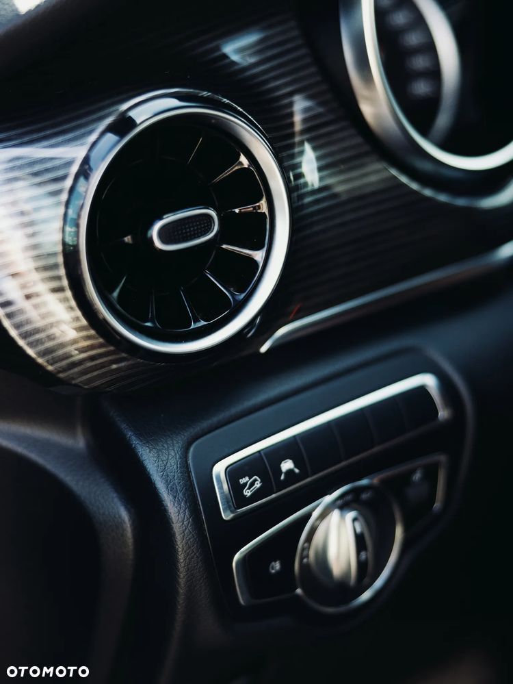 Mercedes-Benz Klasa V 300 d 4-Matic 9G-Tronic - 8