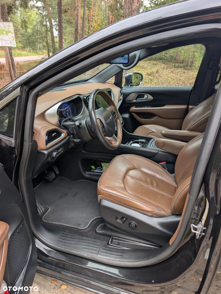 Chrysler Pacifica - 16